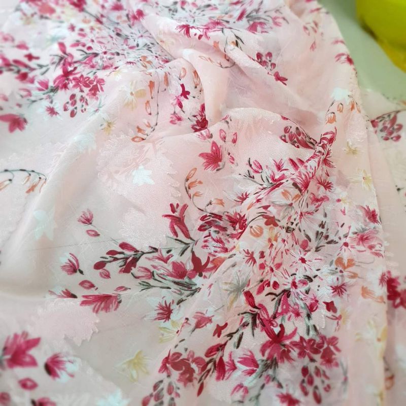 Voan tơ ép hoa nổi hoa hồng