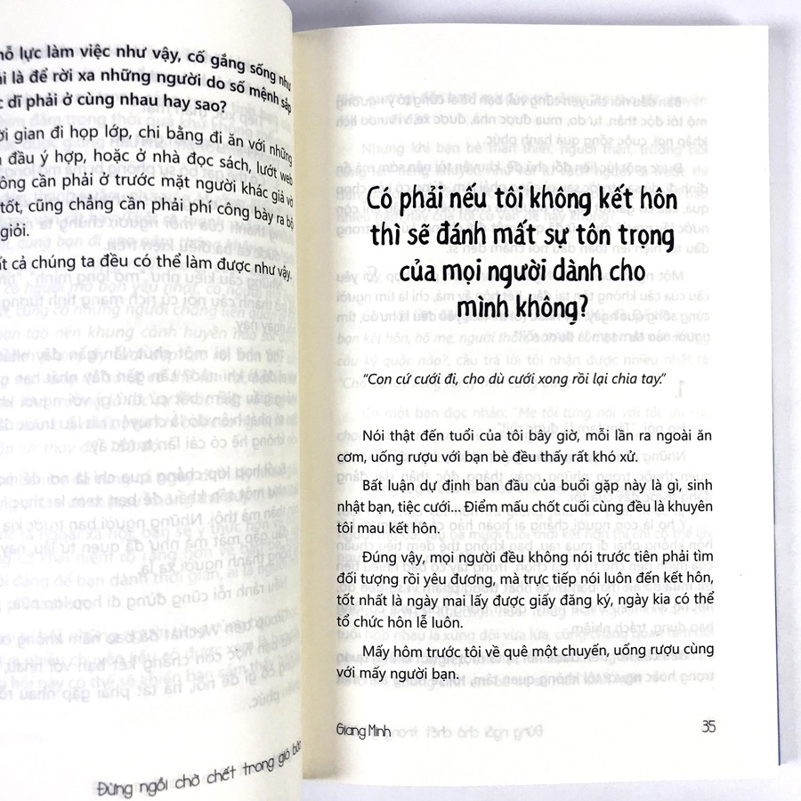 Sách Đừng Ngồi Chờ Chết Trong Gió Bão (Kèm Bookmark)