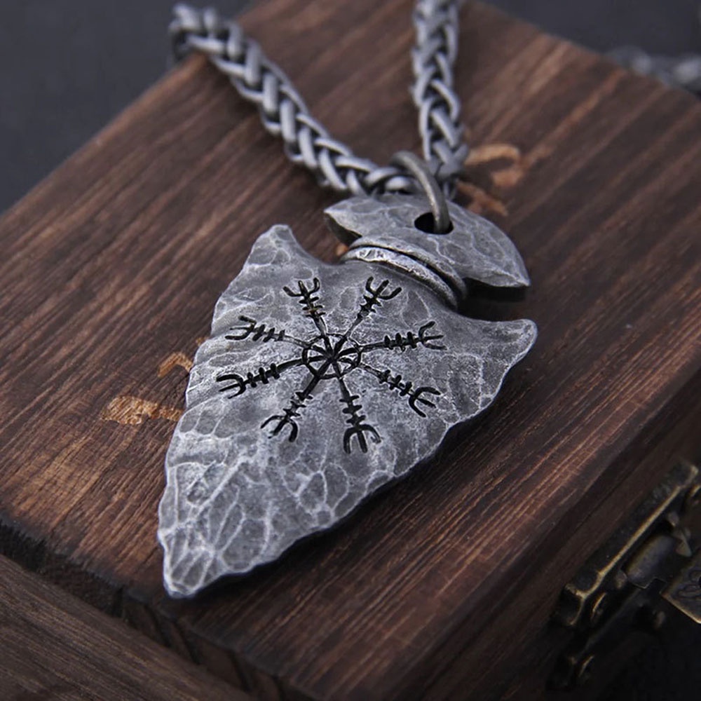 Vòng cổ dạng la bàn tam giác viking cổ