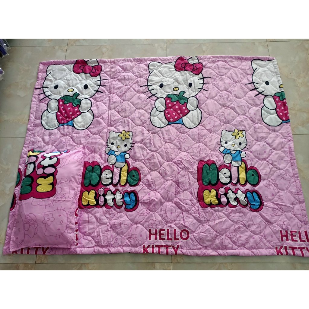 (Bán chạy No1)  Bộ Chăn Đắp Kèm Gối Cho Bé Đi Học Hello Kitty Ôm Dâu 1m4 Như Hình  Mền Poly cotton trần bông 3 lớp