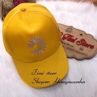 Mũ lưỡi trai thêu hoa cúc.