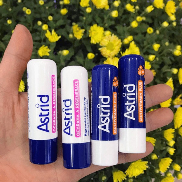 Son dưỡng môi mỡ hươu Astrid Séc tẩy da chết, bản mới hoa cúc cấp ẩm mềm môi - Gemizy Shop
