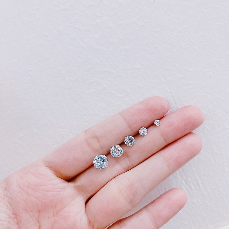 Bông tai titan đá tròn lấp lánh chuôi đẩy không gỉ hàng loại 1 (Tặng kèm chuôi dự phòng)