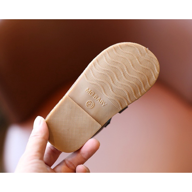 Sandal cho bé gái quai chéo da PU siêu mềm chắc chắn hàng chính hãng MG Baby đế cao su mềm V531