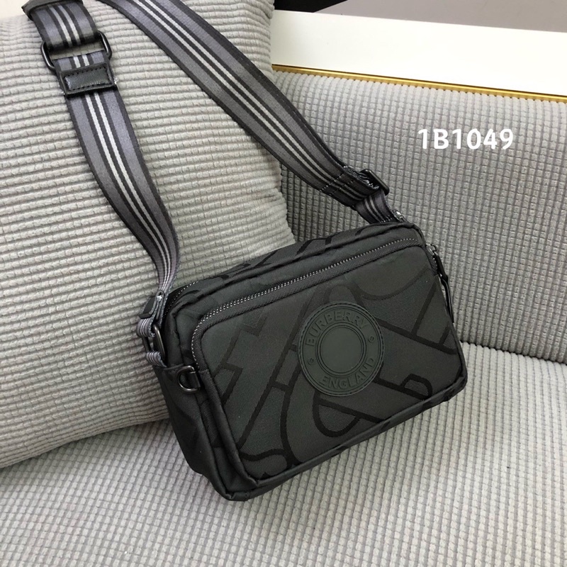 Túi đeo chéo nam dáng chữ nhật có hai ngăn siêu rộng thương hiệu Burberry BBR cao cấp