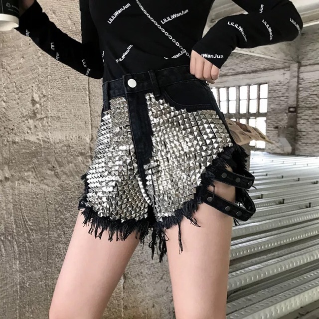 Quần short jean đinh tán đai rách