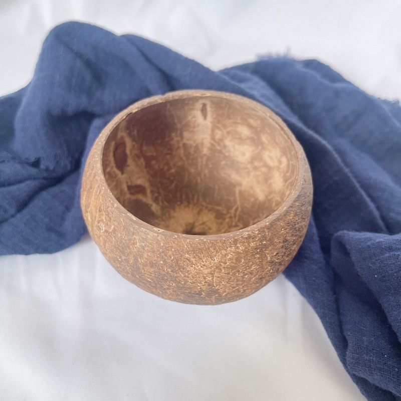 Chén đựng nến làm bằng gáo dừa