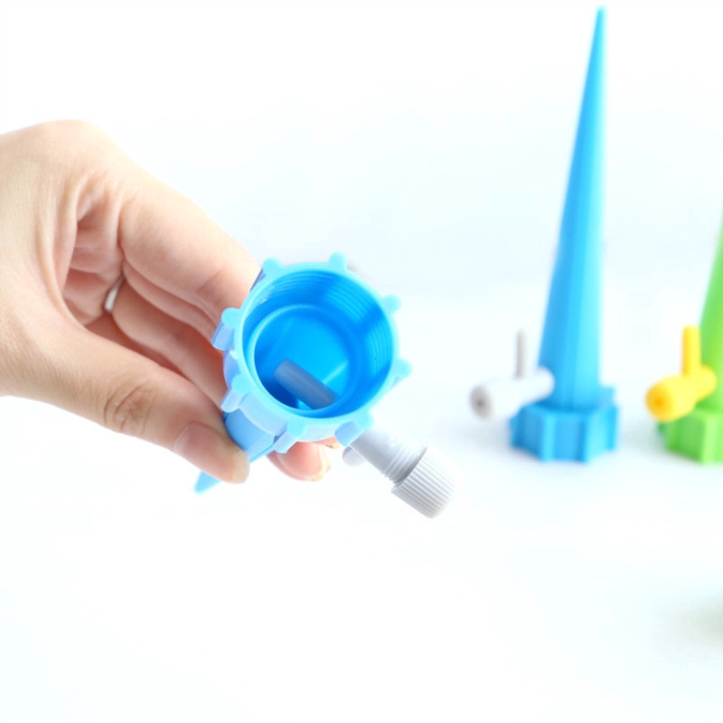 Cọc nhựa nhỏ giọt tự động dùng cho tưới cây vườn