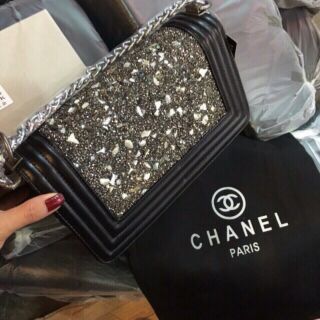 Túi xách Chanel boy đá sang chảnh