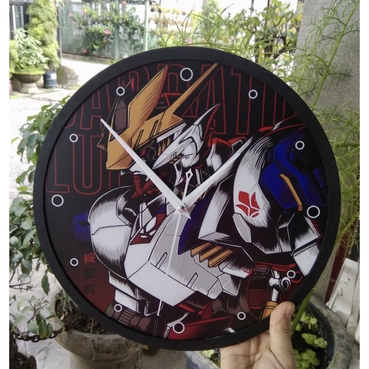 đồng hồ gỗ gundam