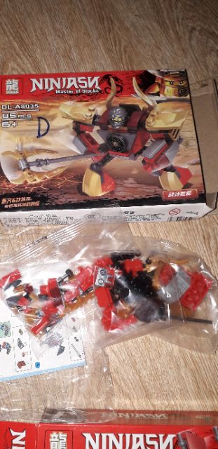 Lắp ráp 1 hộp LegoNinja Robot 8035 có nhiều chi tiết bằng nhựa ABS