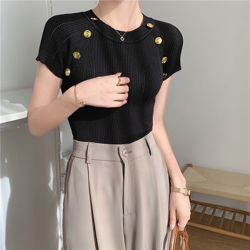 Áo Thun Ngắn Tay Cổ Tròn Phối Nút Kim Loại Xinh Xắn Dành Cho Nữ