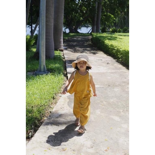 Set bộ quần áo sát nách thiết kế đơn giản quần bo chun chất liệu linen cotton cho bé từ 1 2 3 4 5 6 7 8 9 tuổi Chutbaby