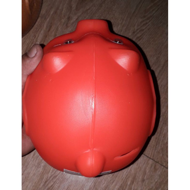 Một cái Ống heo tiết kiệm bằng nhựa HDPE loại kích thước 16x16x12 cm rất đẹp