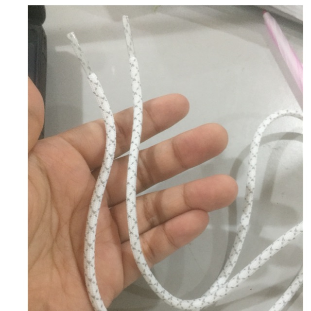 Dây giầy tròn vân trắng điểm ghi