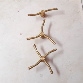 Béc phun sương xoay 360 độ bằng thau 2 tia , 3 tia , 4 tia phi 21