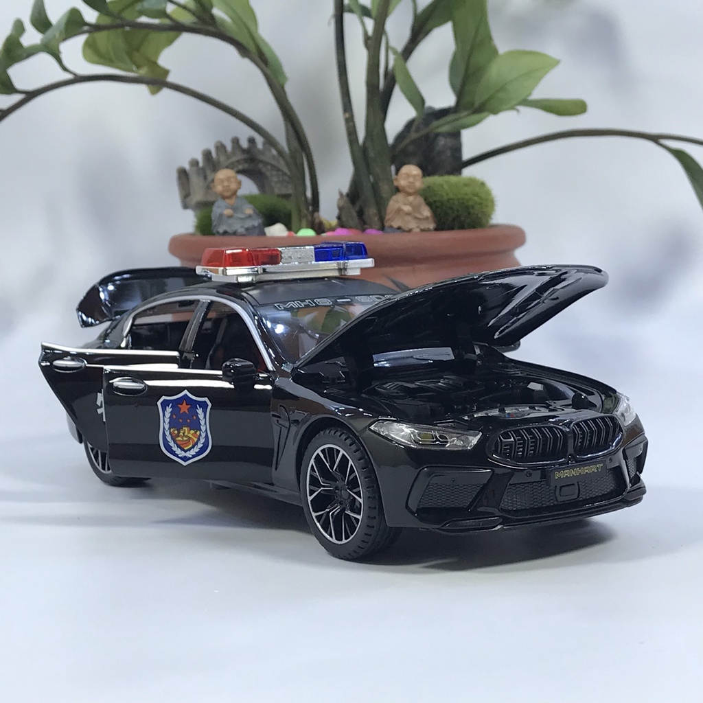 Mô hình xe cảnh sát BMW M8 bằng hợp kim tỷ lệ 1:24 có còi hú chuyên dụng