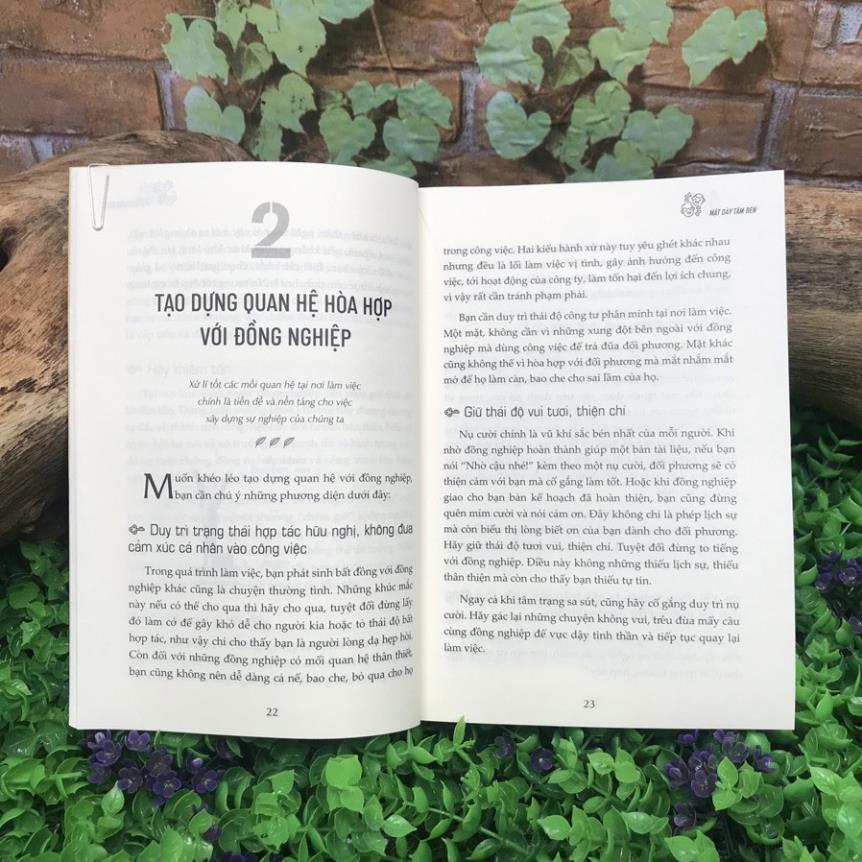 Sách - Mặt Dày Tâm Đen - Nhân Viên Khéo Léo Tỏa Sáng Chốn Văn Phòng (Kèm Bookmark) - Bách Việt