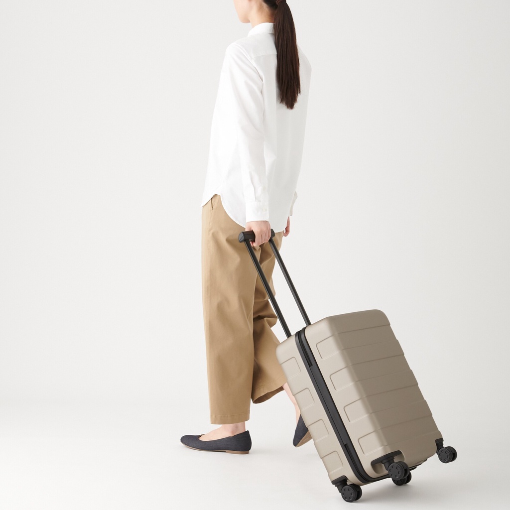 Muji Vali Cứng 36L Với Thanh Kéo