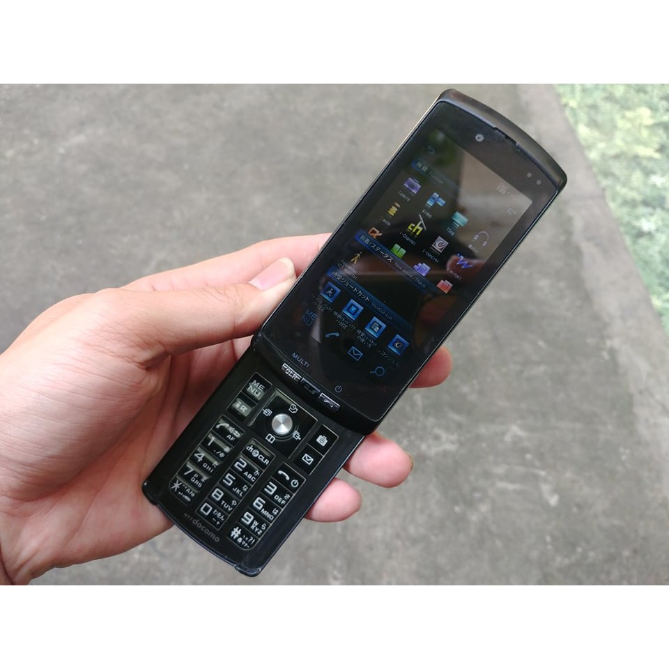 Điện thoại Fujitsu F-04B màu đen