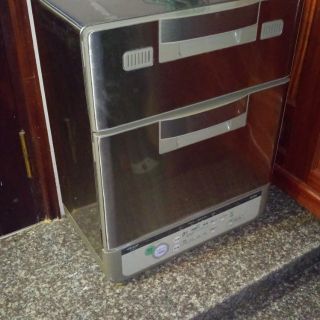 Máy rửa bát toto