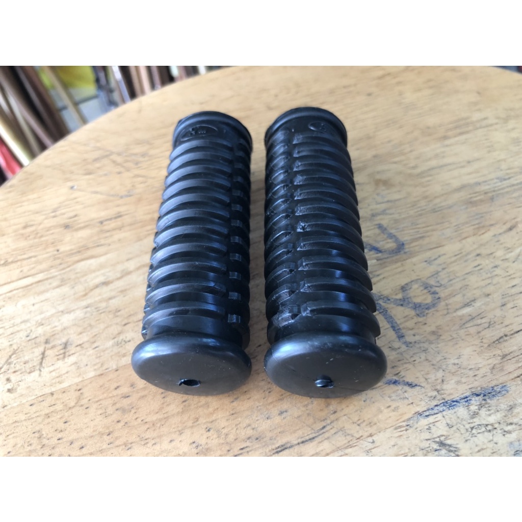 01 cặp  cao su HM gác chân sau cho xe honda 67 + cub