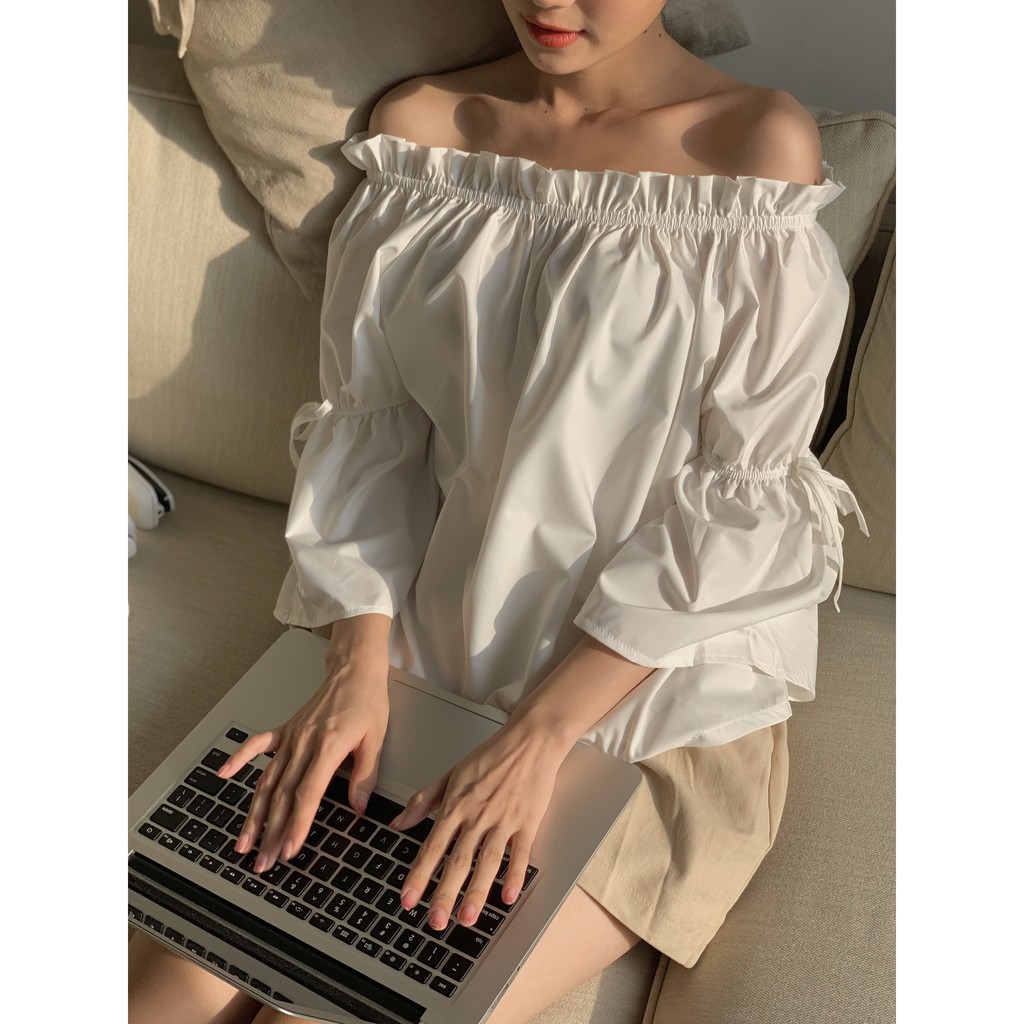 [Mã WASKT304 giảm 15% tối đa 30K đơn 99K] Trễ vai bèo tay xoè bo chun đính dây nơ Trắng TKA141 | BigBuy360 - bigbuy360.vn