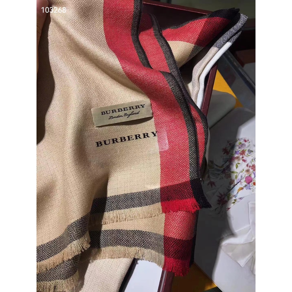 Khăn Choàng Burberry Vải Cashmere Họa Tiết Kim Cương Kiểu Cổ Điển