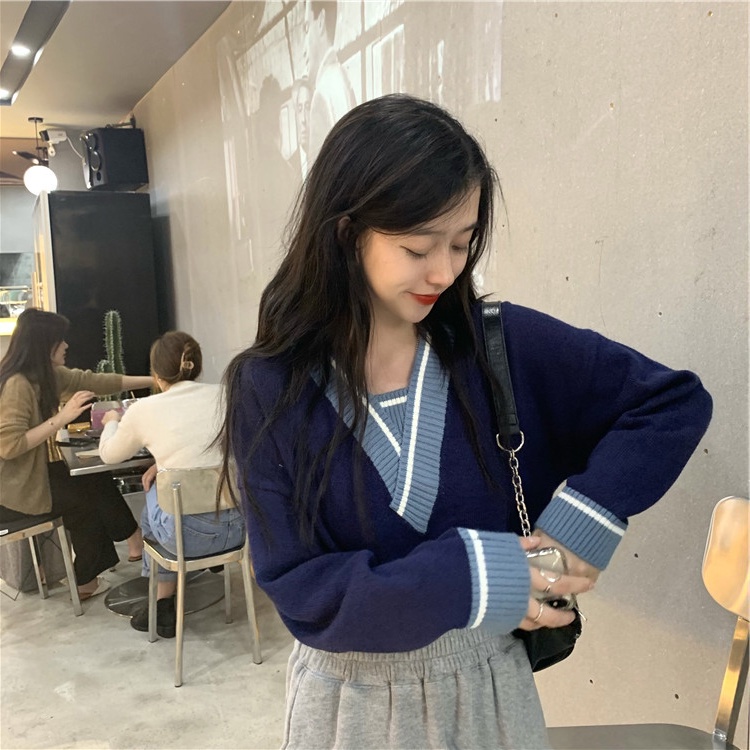 Áo sweater dáng ngắn cổ V tay dài sành điệu
