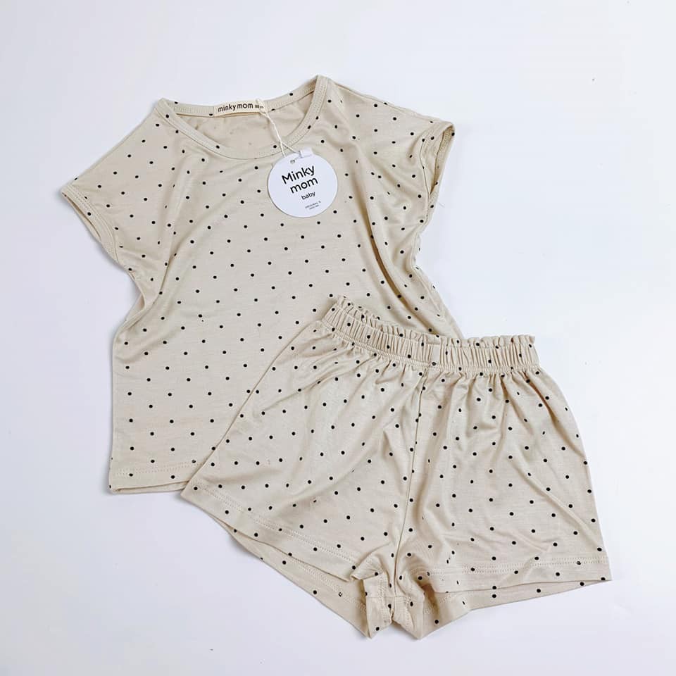 Set bộ ngắn bé gái Minky Mom cánh dơi chấm bi - Vẫn là chất liệu thun lạnh thấm hút và đàn hồi. Giá 69k