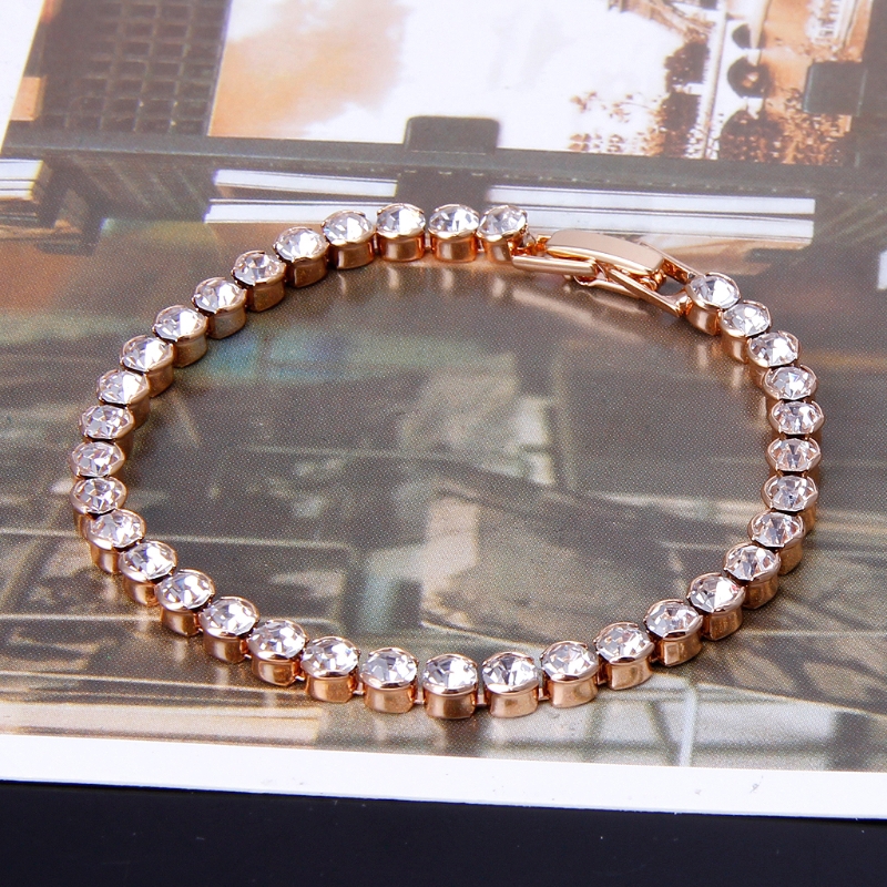 Vòng tay thiết kế sáng tạo thời trang cho nữ