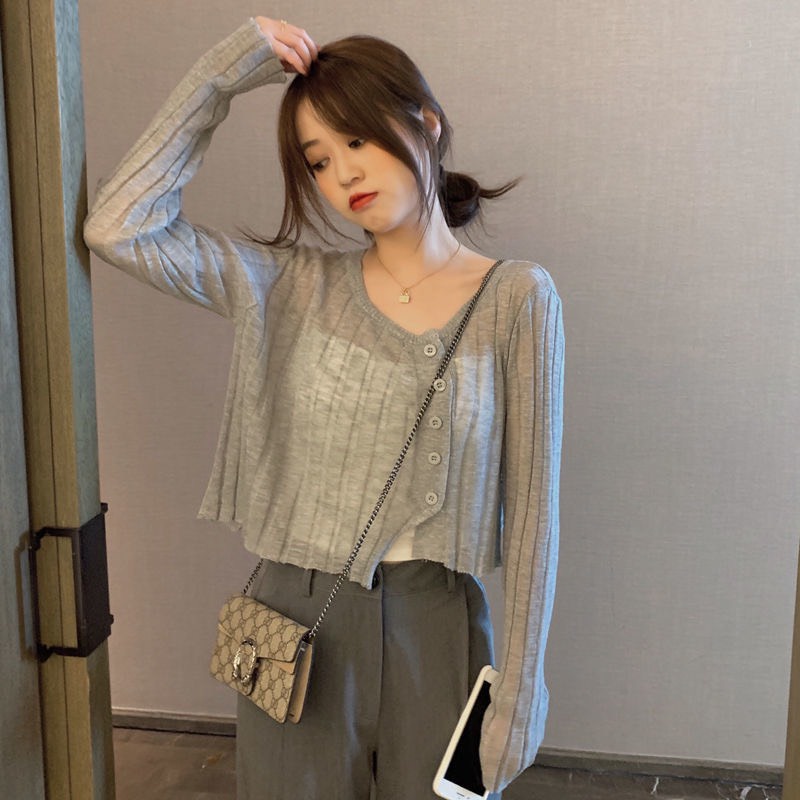 Áo cardigan croptop len màu xám phong cách nữ tính mong manh