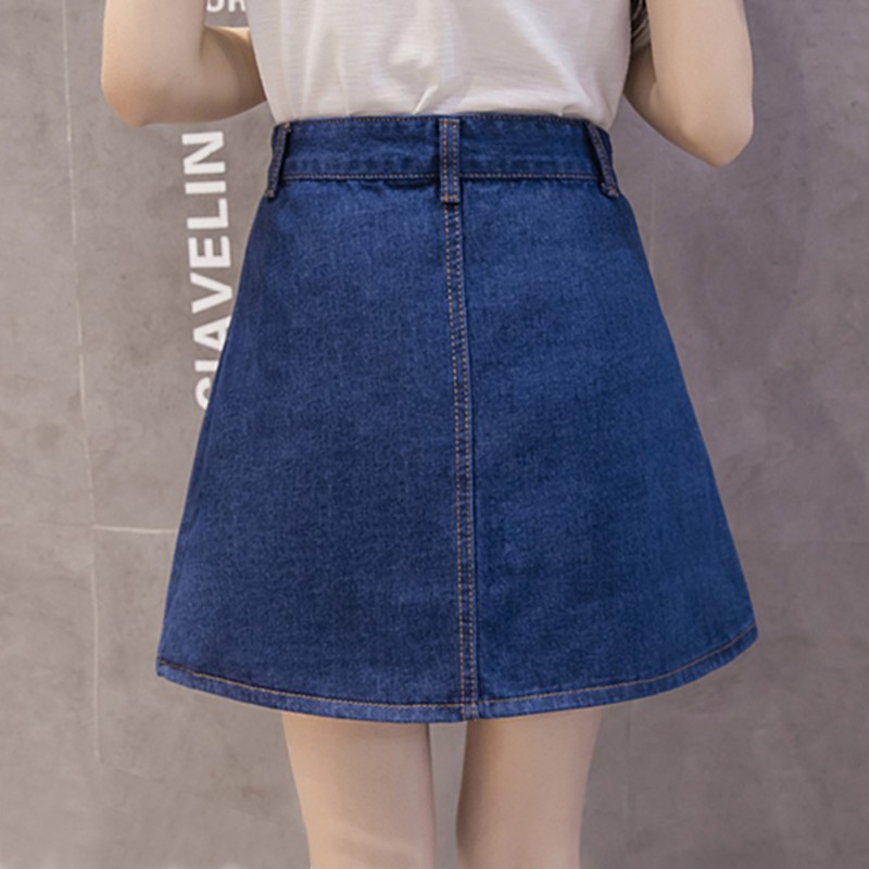 Chân váy jean chữ A đính nút thời trang và trẻ trung cho nữ