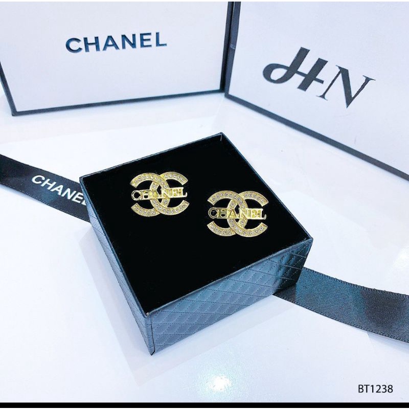 Bông tai Chanel có gắn đá, chuôi bạc 925