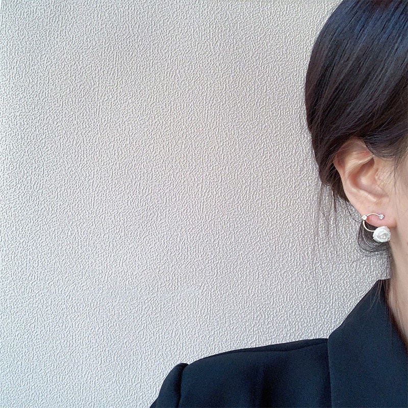 Khuyên Tai Bạc S925 Họa Tiết Hoa Hồng Trắng Đính Đá Phong Cách Thanh Lịch Mới