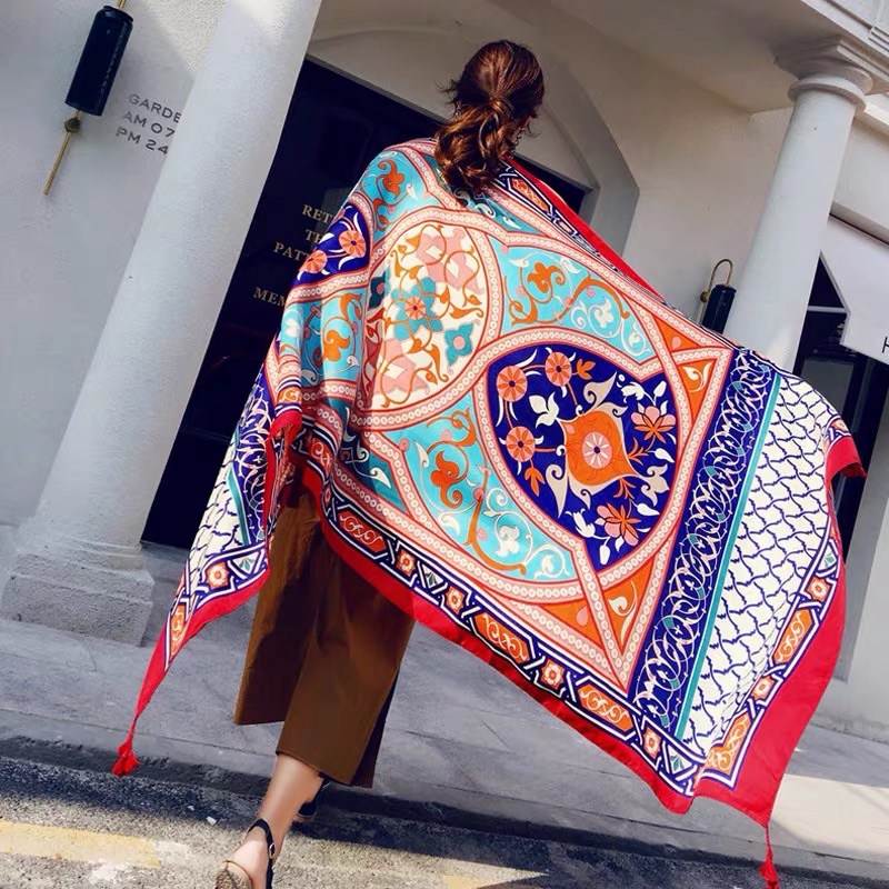 Khăn To Đi Biển Chống Nắng Hoạ Tiết Retro Hiện Đại Pha Cổ Điển