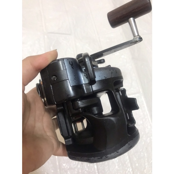 Máy câu biển nội địa tay phải