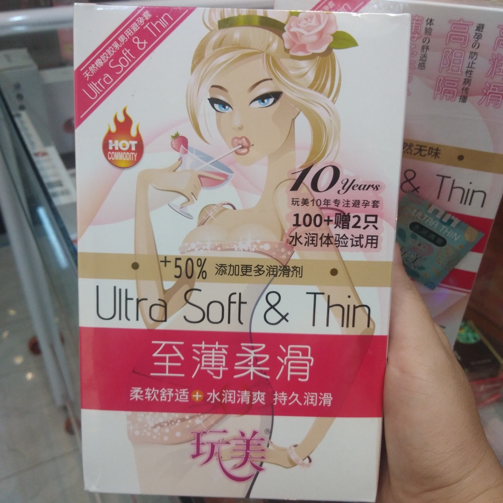Bao cao su Ultra soft and thin nhiều nước nhờn, hương hoa ly hộp 100 cái