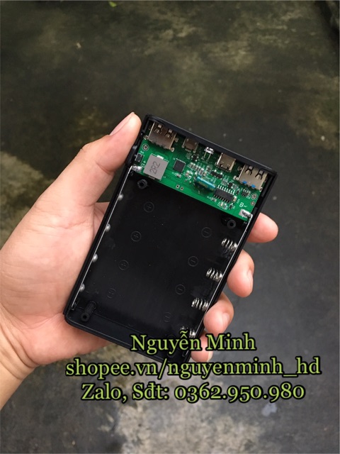 box sạc dự phòng hỗ trợ sạc nhanh loại lắp được 4 pin 18650 (BOX KHÔNG PIN)