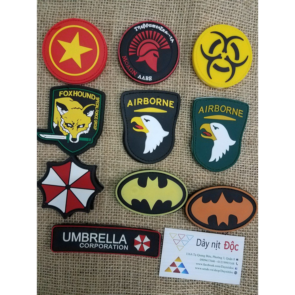 Miếng dán logo sticker patch cờ Mỹ loại nhựa PVC mặt sau là gai dán trang trí balo áo có sẵn măt bông hoặc bạn may vào | BigBuy360 - bigbuy360.vn