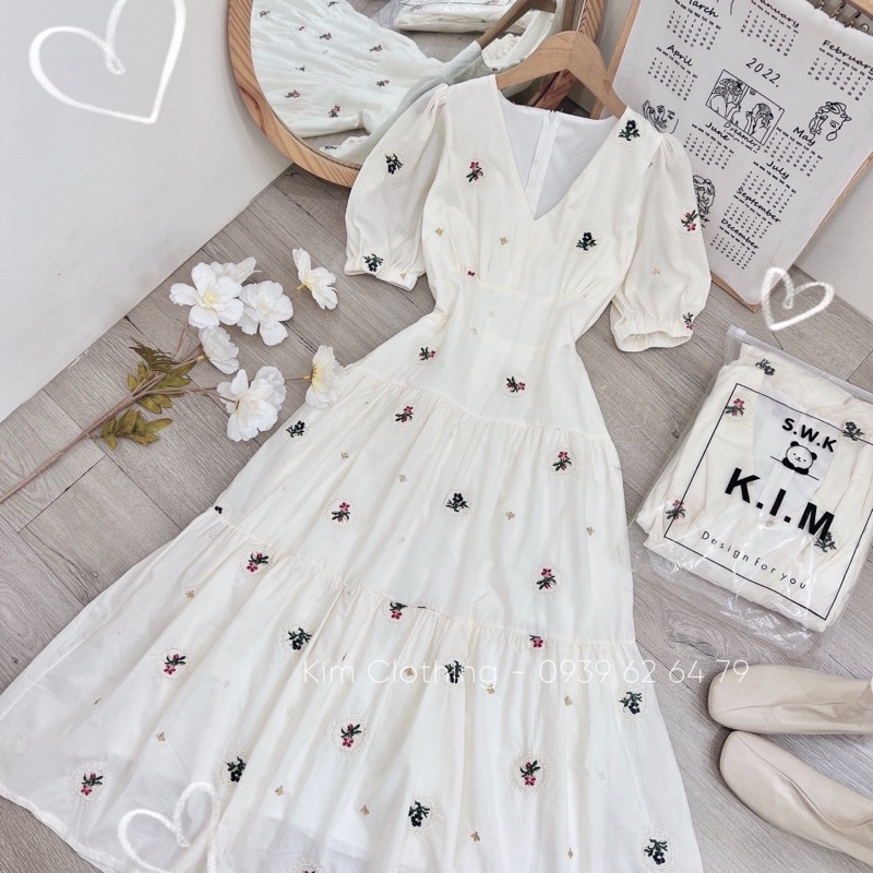 Đầm maxi nude thêu hoa tay bồng cổ V dáng đuôi cá xoè dài