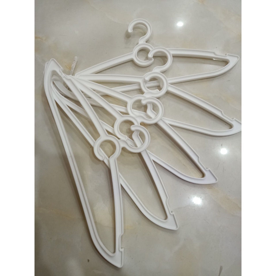 Thanh lý 1 Sét 5 móc nhựa siêu dày của DUY TÂN (móc kèm tủ treo của cty Duy Tân)