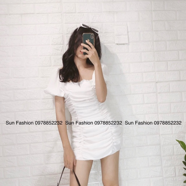 Đầm trắng nhún thân cổ vuông Sun Fashion