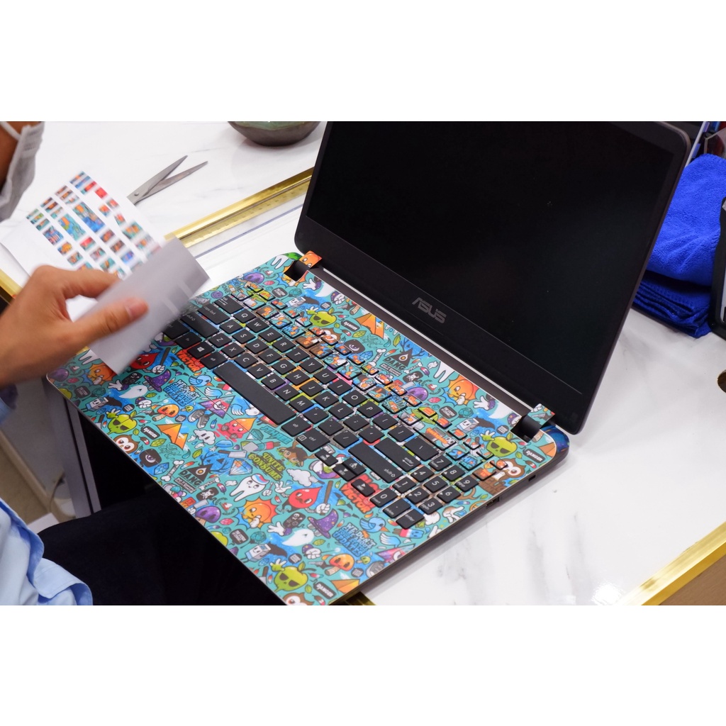 Skin dán laptop mẫu Stickerbomb stic263