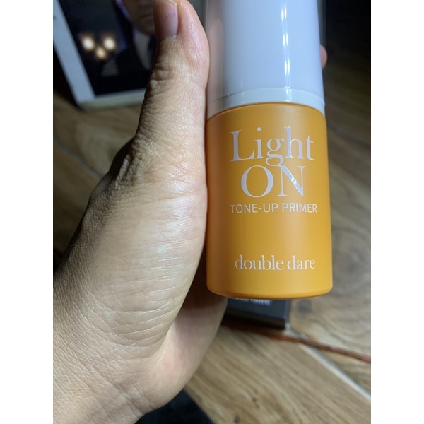 kem lót trang điểm và huyết thanh dưỡng da LIGHT ON Serum OMG!