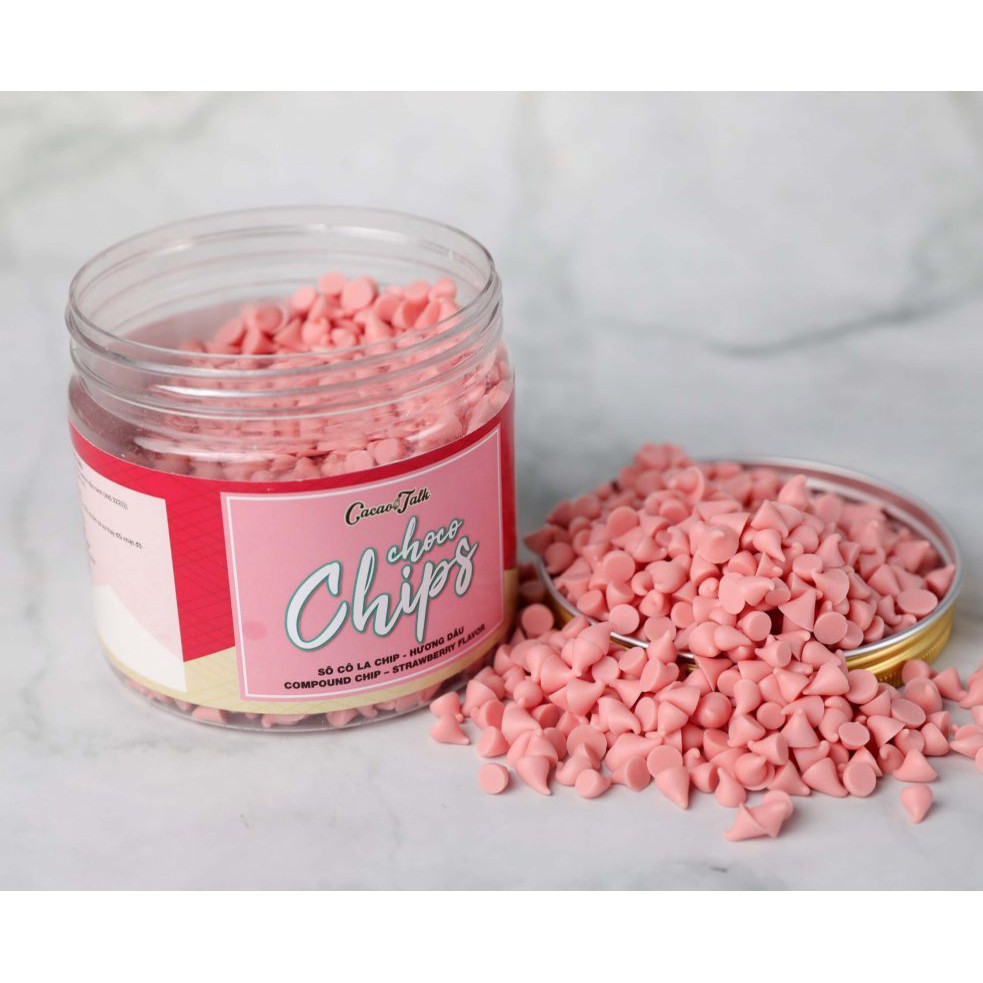 Sô Cô La Chíp Dâu Cacao Talk 700gr- Quý khách ở xa cân nhắc khi mua hàng vì thời tiết nóng có thể làm socola bị chảy!