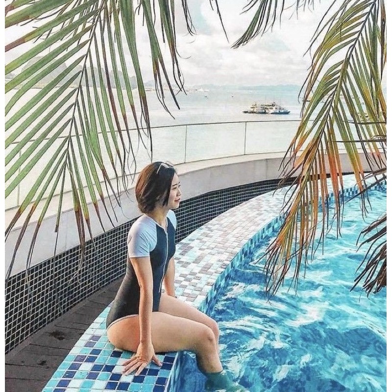Bodysuit kéo khóa đen phối trắng