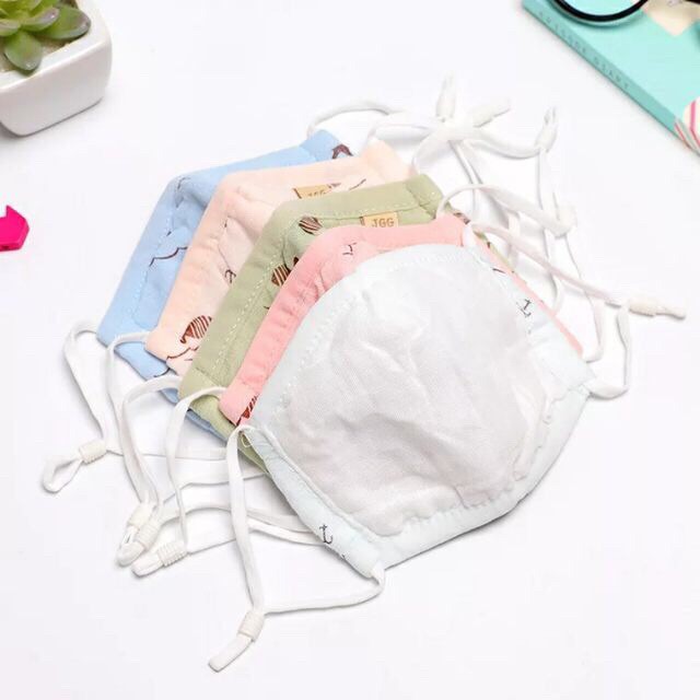 Khẩu trang trẻ em vải cho bé xô 5 lớp xuất Nhật túi zip có nút điều chỉnh ACuteBaby