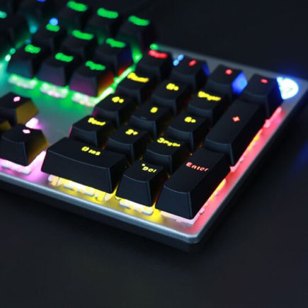 Bàn phím cơ chuyên game FL ESPORTS K 180C màu trắng bạc có đèn led dây USB bọc dù chống đứt gãy