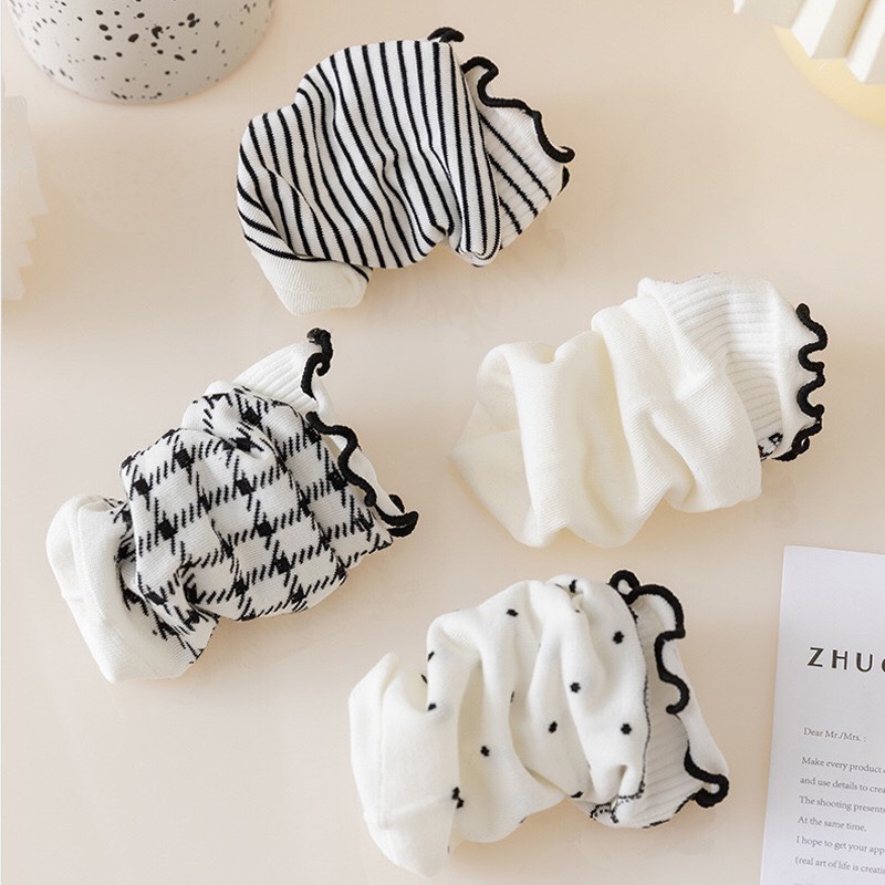 Combo 5 đôi vớ thấp cổ bèo màu đen trắng phong cách Hàn quốc chất liệu co dãn thấm hút mồ hôi